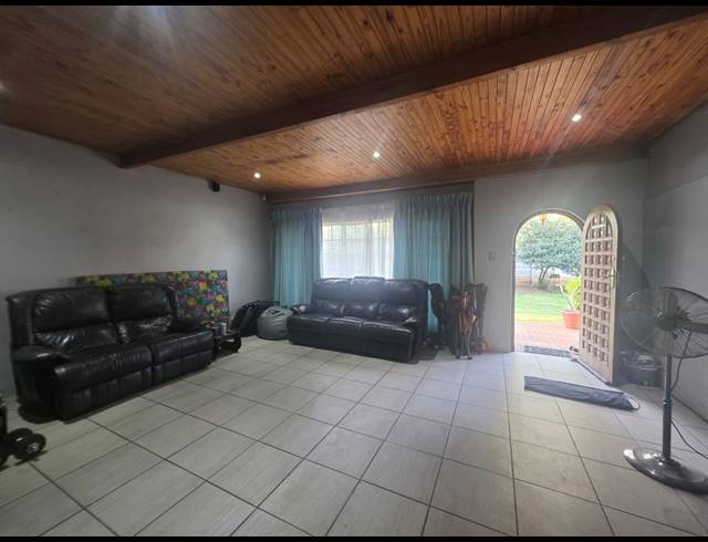 3 BEDROOM HOUSE FOR SALE IN VANDERBIJLPARK SW 5